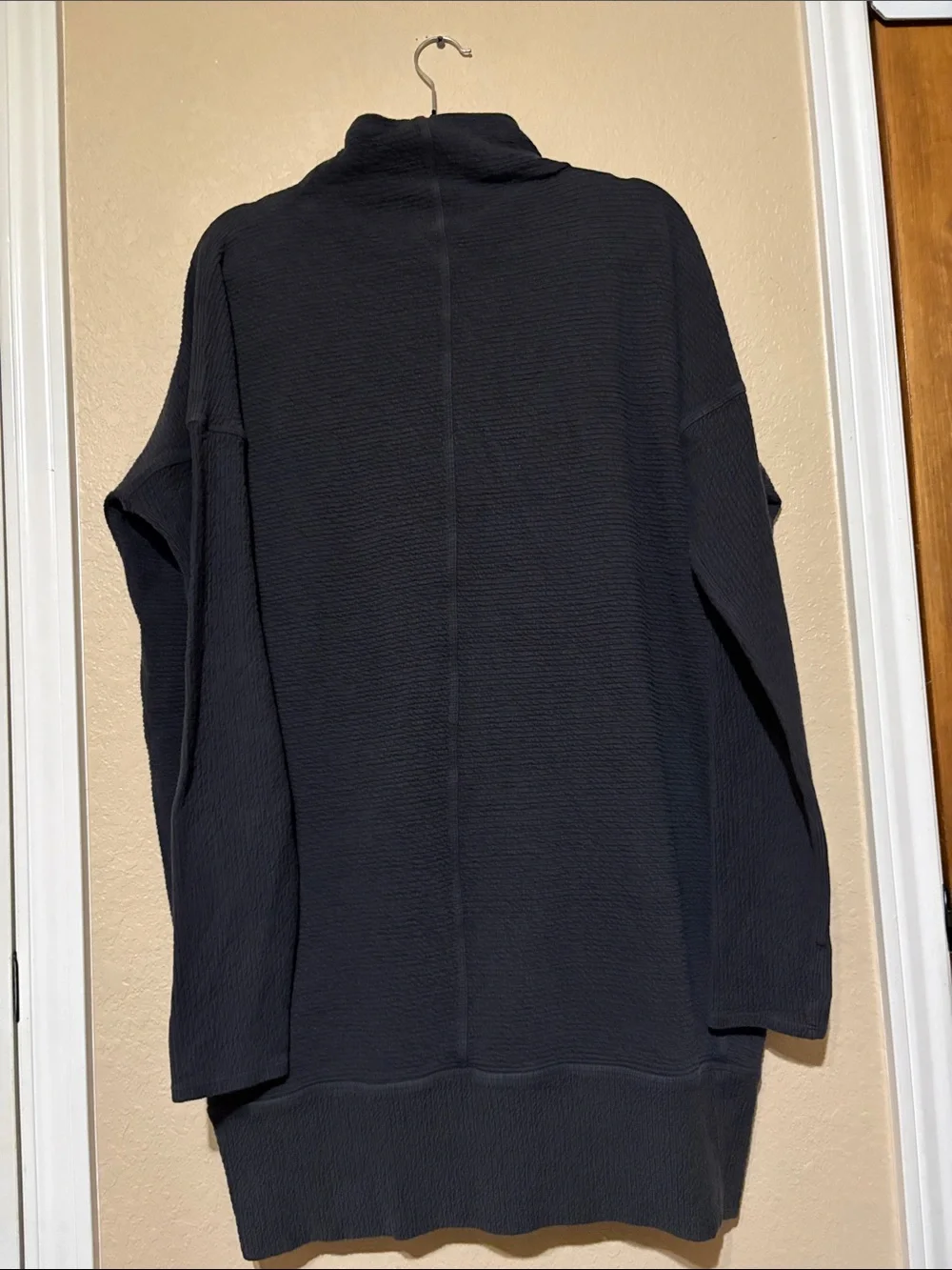 lululemon athletica Long Sleeve Tunic Top in Black